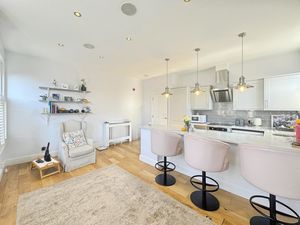 HIGH STREET- click for photo gallery